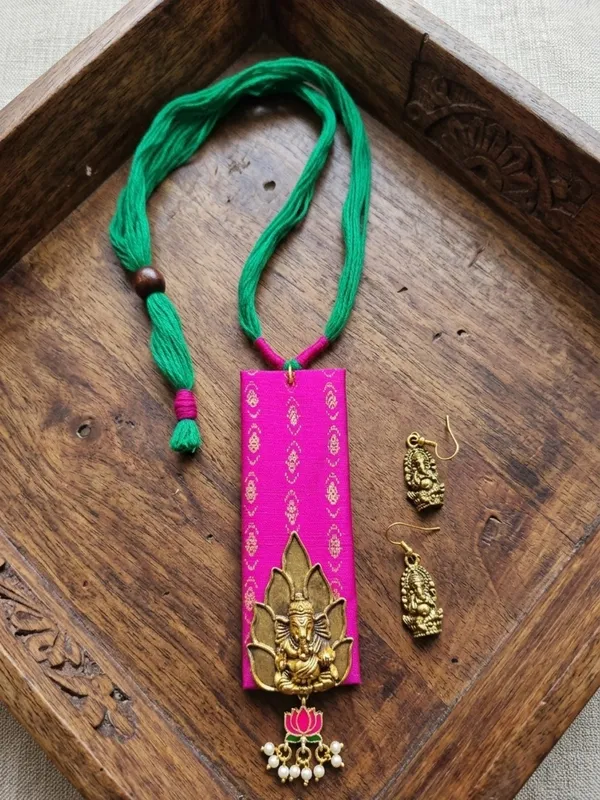 Pink_Brocade_Fabric_Necklace_With_Ganesha_Pendant