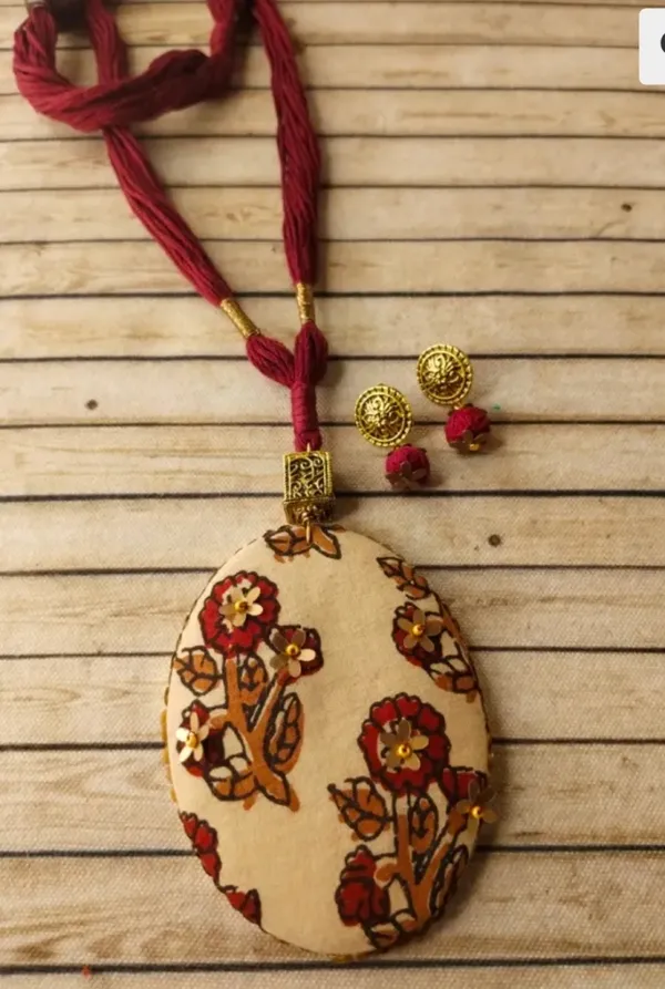 Block_Print_Oval_Fabric_Necklace_For_Women