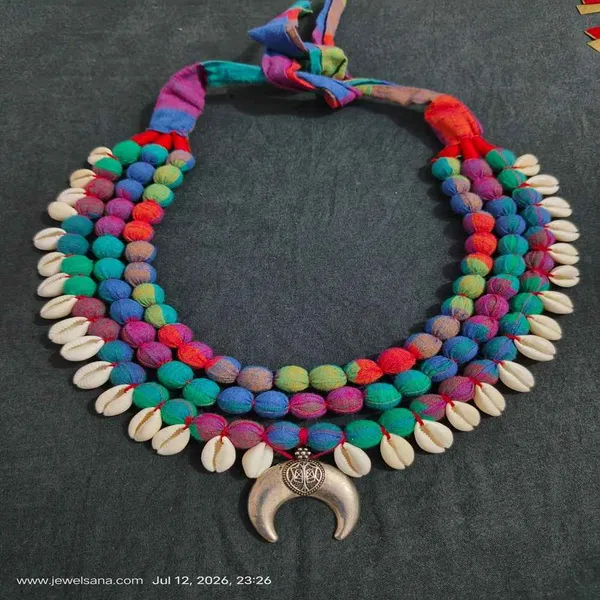 Multicolor_Fabric_Cowrie_Shell_Necklace_For_Women