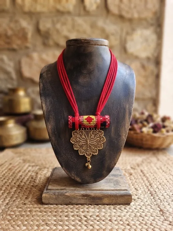 Red_Fabric_Statement_Necklace_For_Women