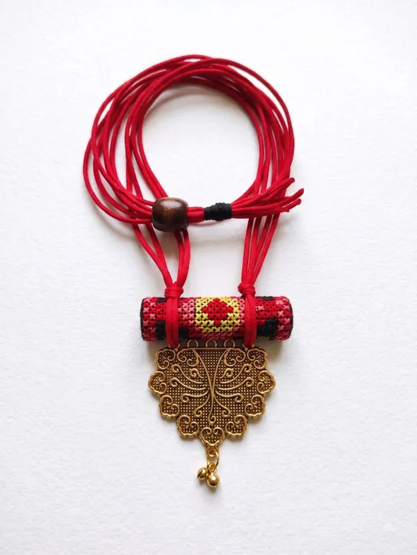 Red_Fabric_Statement_Necklace_For_Women
