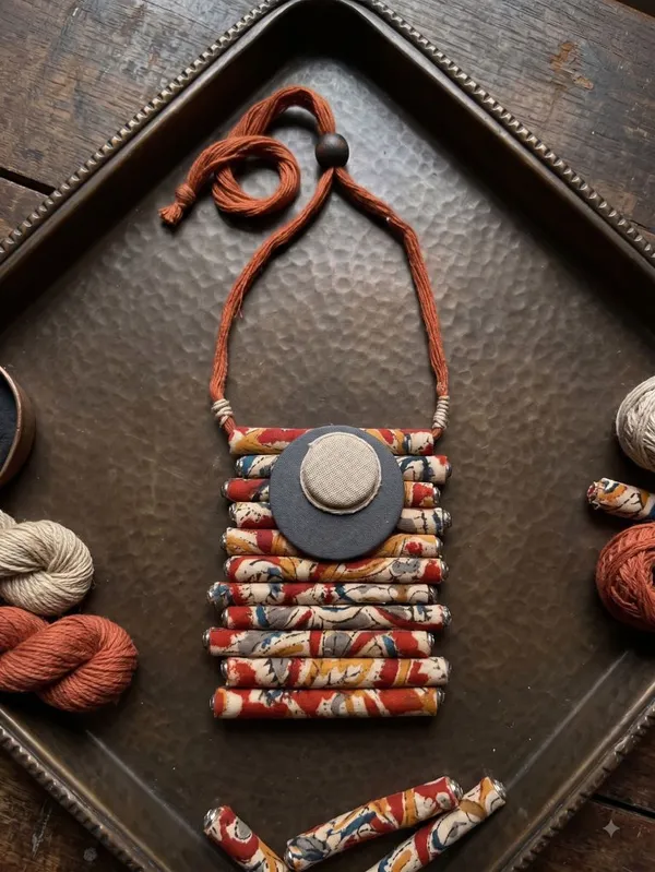 Kalamkari_Fabric_Pipe_Necklace_For_Women