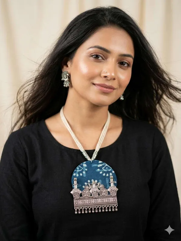 Block_Print_Fabric_Necklace_With_Metal_Pendant