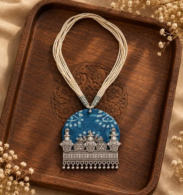 Block_Print_Fabric_Necklace_With_Metal_Pendant