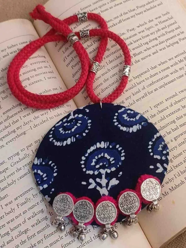 Blue_Block_Print_Fabric_Necklace_For_Women