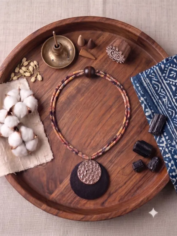 Black_Fabric_Necklace_For_Women