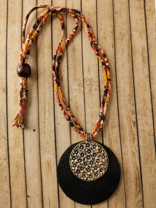 Black_Fabric_Necklace_For_Women