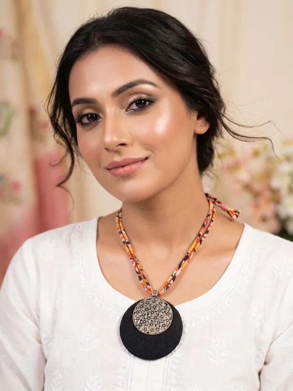 Black_Fabric_Necklace_For_Women