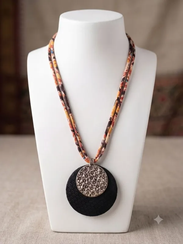 Black_Fabric_Necklace_For_Women