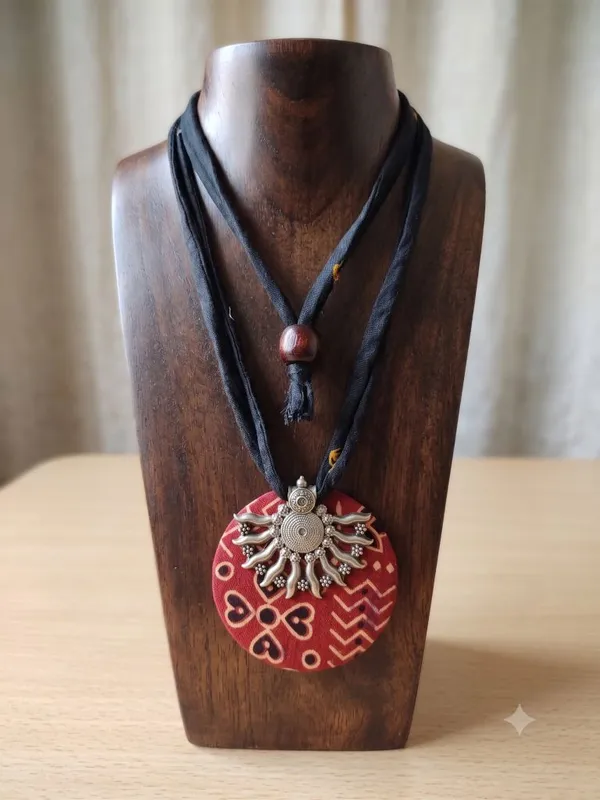 Red_Fabric_Necklace_For_Women