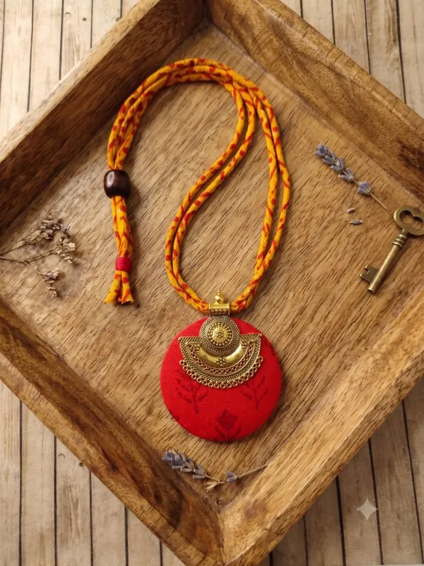 Red_Fabric_Necklace_For_Women