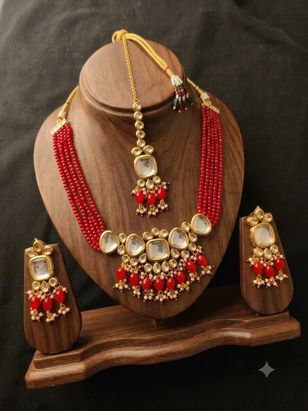 Gold-Plated_Kundan_Choker_Necklace_Set_with_Maang_Tikka_and_Red_Beads
