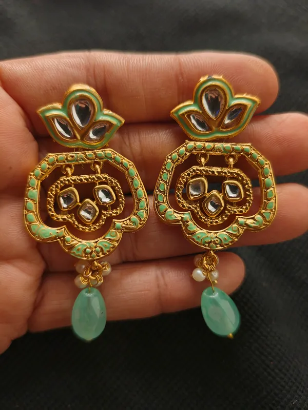 Gold-Plated_Meenakari_Kundan_Choker_Necklace_Set_with_Red_and_Green_Stones