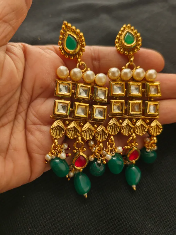 Gold-Plated_Rectangular_Kundan_Choker_Necklace_Set_with_Green_and_Red_Drops