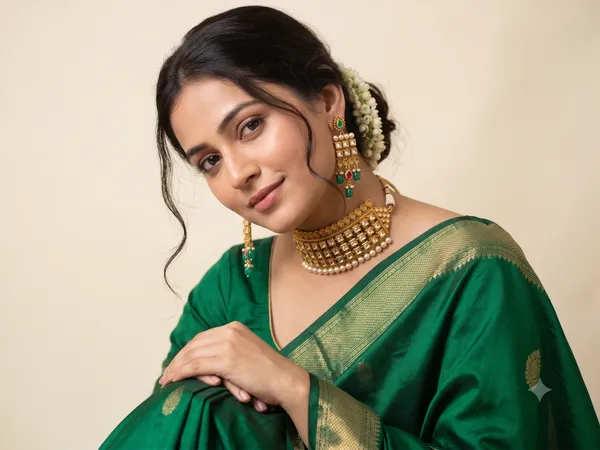 Gold-Plated_Rectangular_Kundan_Choker_Necklace_Set_with_Green_and_Red_Drops
