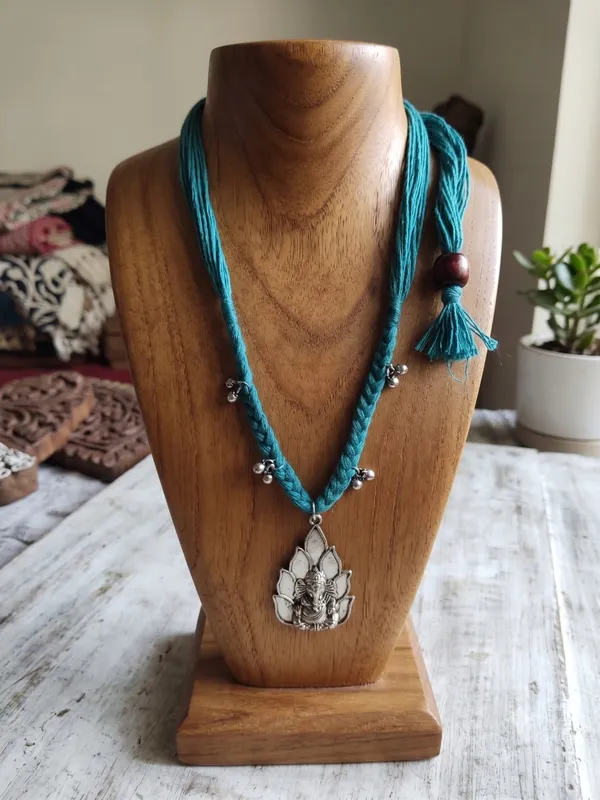 Ganesha_Pendant_Thread_Necklace_Set
