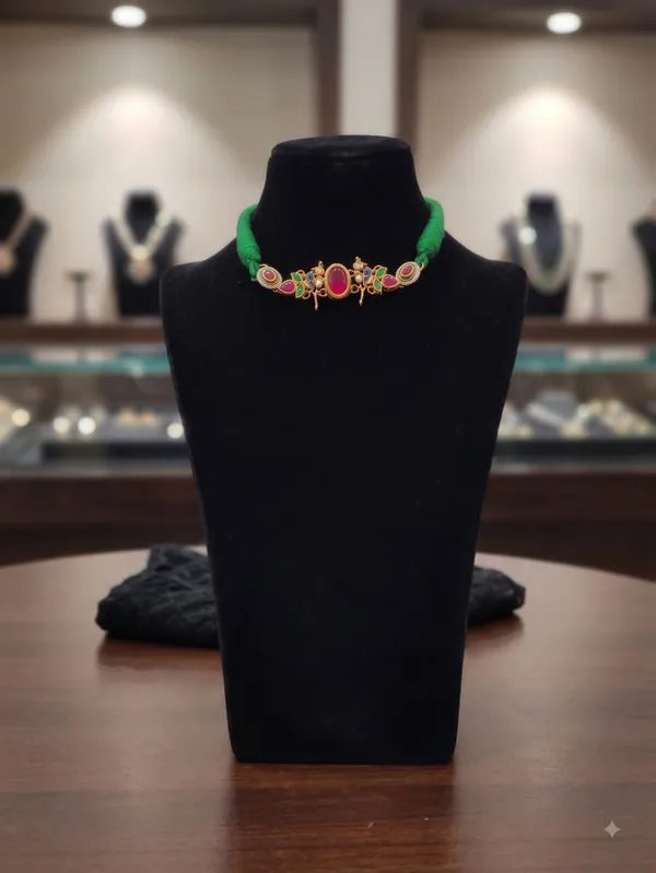 Gold_Kundan_Stones_Choker_Necklace_In_Green_Thread_For_Women
