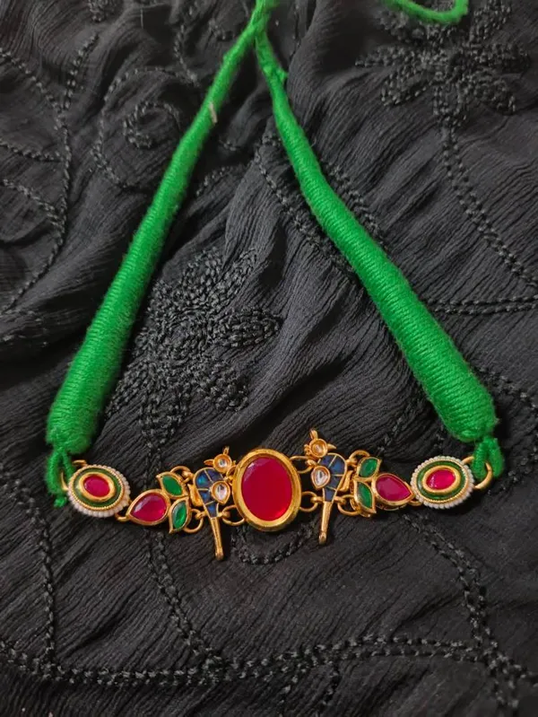 Gold_Kundan_Stones_Choker_Necklace_In_Green_Thread_For_Women