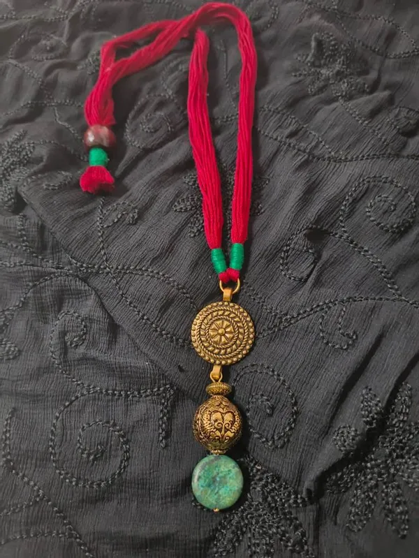 Gold_Charms_Minimalist_Pendants_Necklace