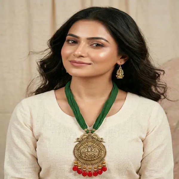 Green_Thread_Temple_Pendant_Necklace_For_Women
