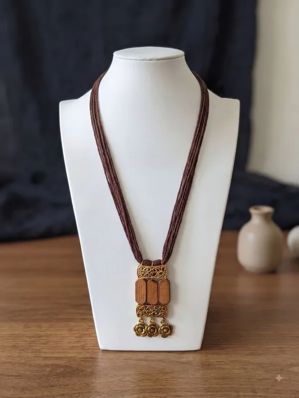 Wood_And_Golden_Charms_Pendant_Necklace