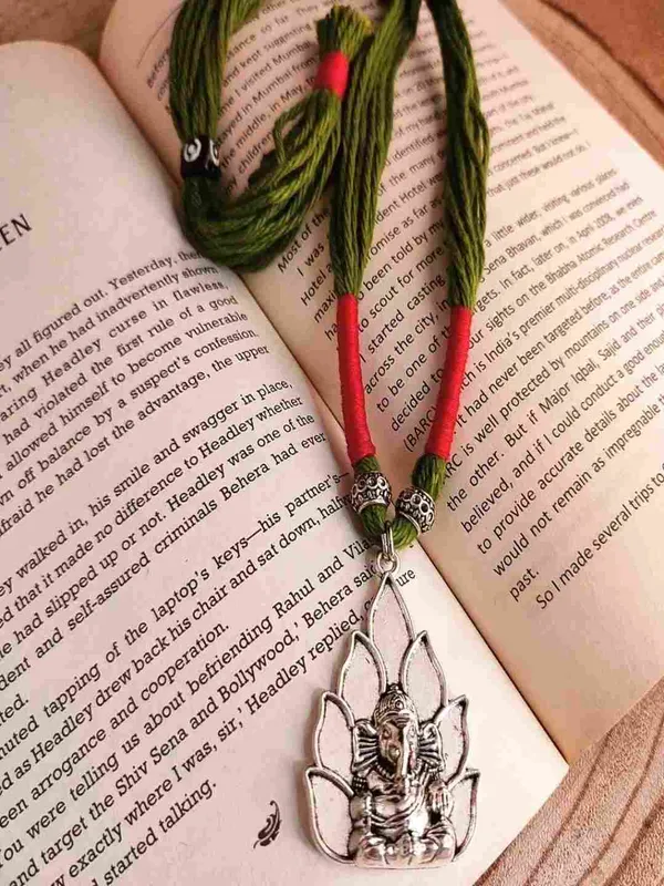 Green_Thread_Ganesha_Pendant_Necklace_For_Women