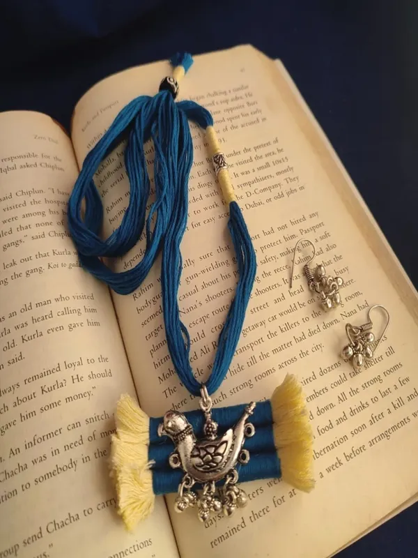 Blue_Thread_Statement_Necklace_For_Women