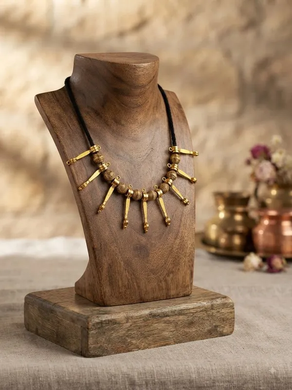 Gold_Metal_Spikes_Choker_Necklace_For_Women