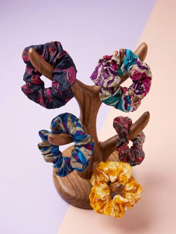 Multicolour_Printed_Fabric_Scrunchies_Set_For_Women