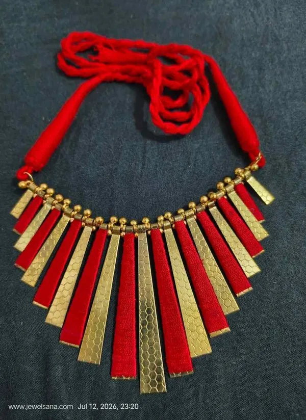Red_Thread_Metal_Statement_Necklace_For_Women