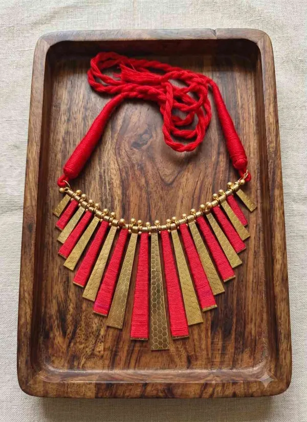 Red_Thread_Metal_Statement_Necklace_For_Women