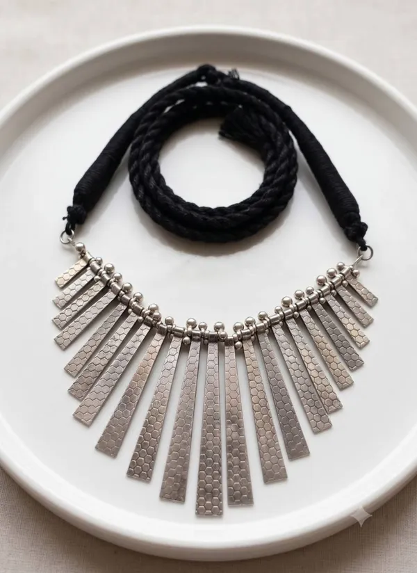 Black_Metal_Statement_Necklace_For_Women