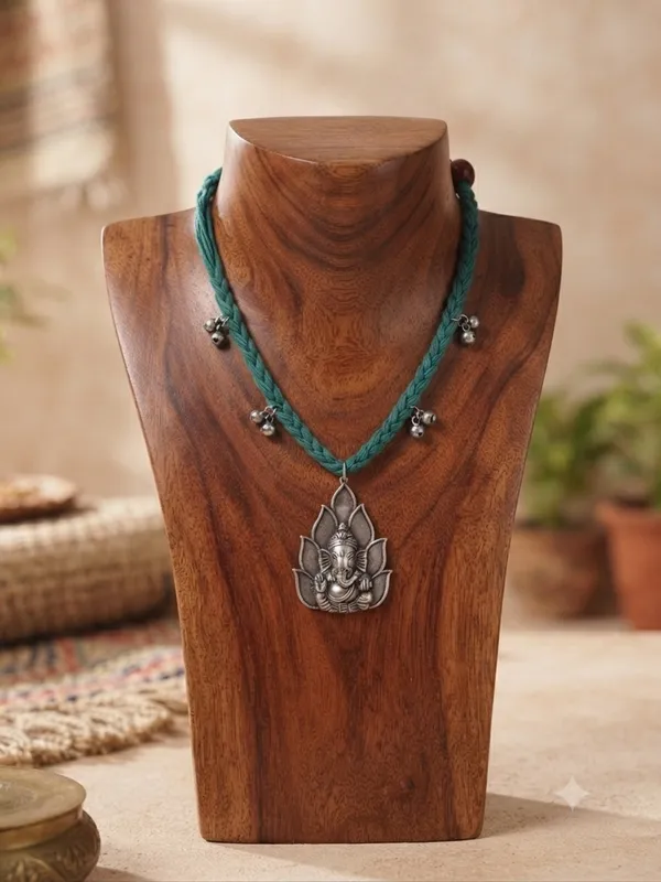 Ganesha_Pendant_Thread_Necklace_Set
