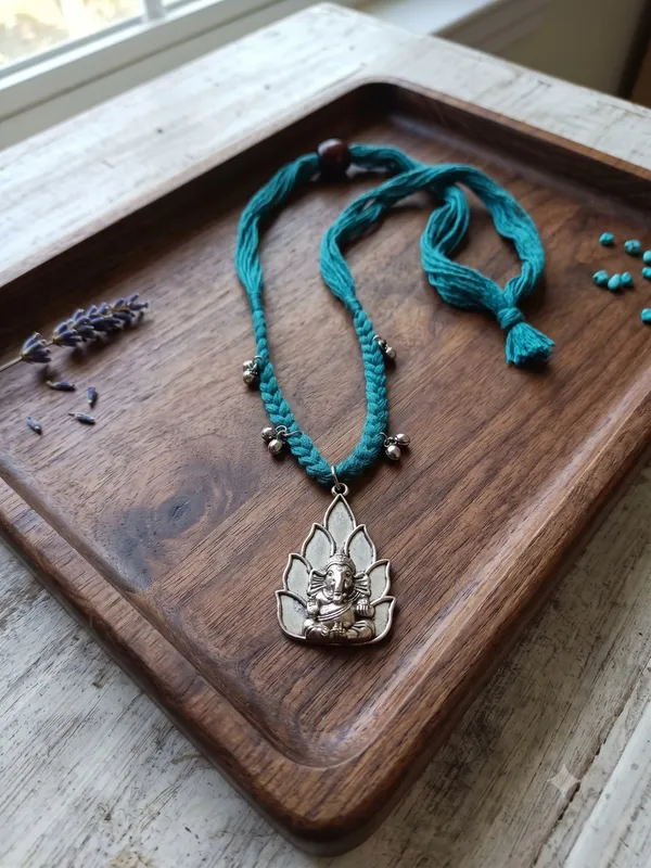 Ganesha_Pendant_Thread_Necklace_Set