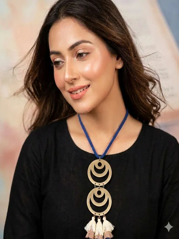 Blue_Thread_Layered_Wooden_Necklace_For_Women