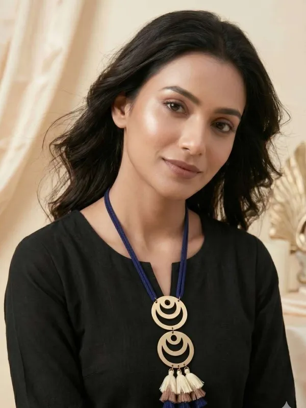 Blue_Thread_Layered_Wooden_Necklace_For_Women