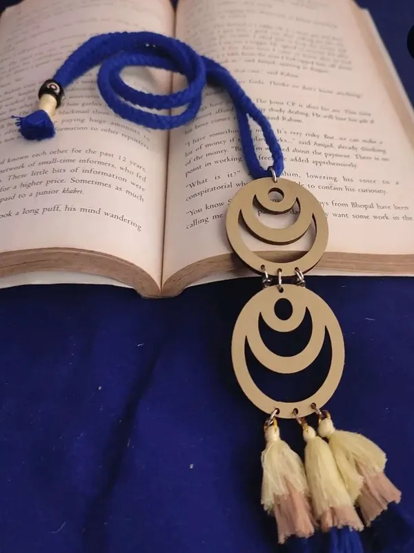 Blue_Thread_Layered_Wooden_Necklace_For_Women