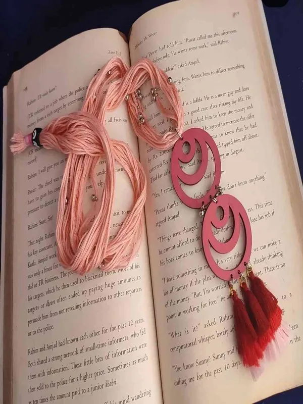 Pink_Thread_Layered_Wooden_Necklace_For_Women