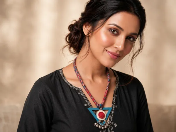 Blue_Wooden_Triangle_Necklace_With_Fabric_Strings