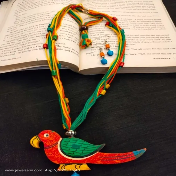 Multicolor_Wooden_Parrot_Pendant_Necklace_For_Women