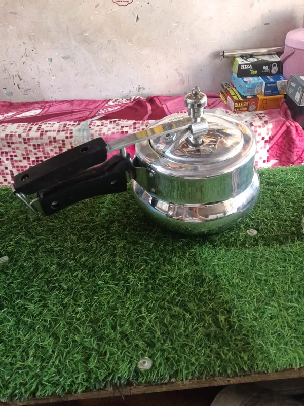 handi_2_ltr_pressure_coocker_with_lid_almunium