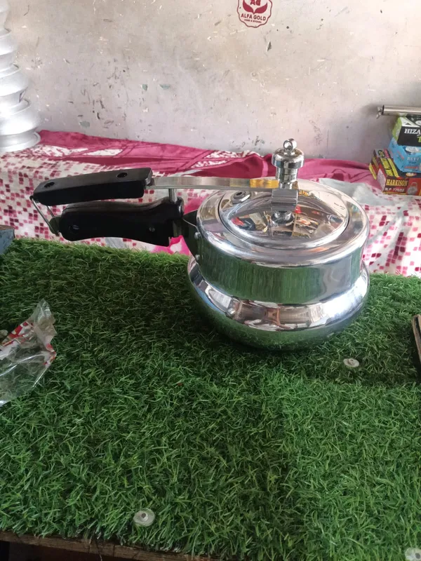 handi_2_ltr_pressure_coocker_with_lid_almunium