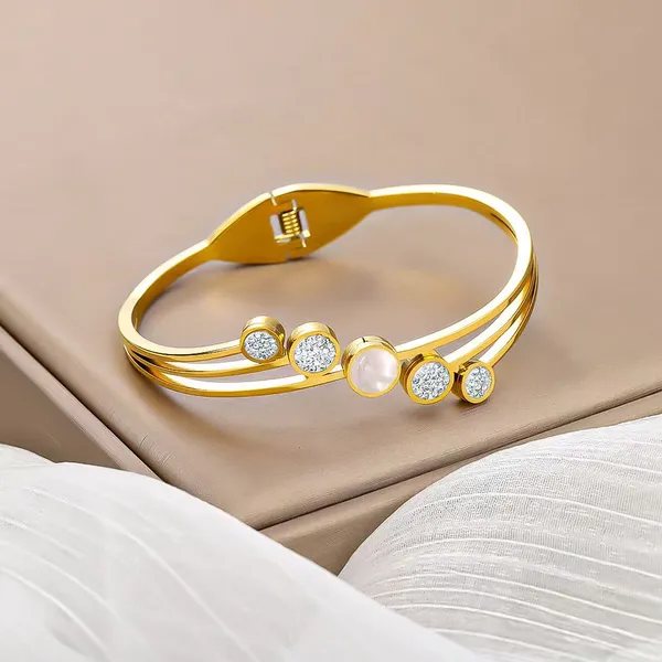 Golden_Stainless_Steel_Bracelet_For_Women