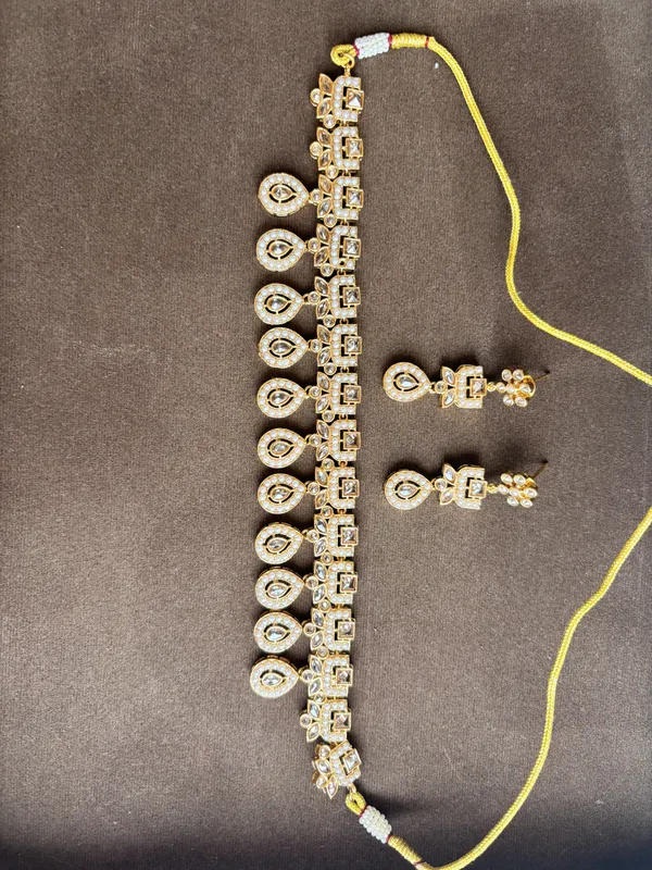 Champagne_And_Gold_Copper_Brass_Necklace_Set_For_Women