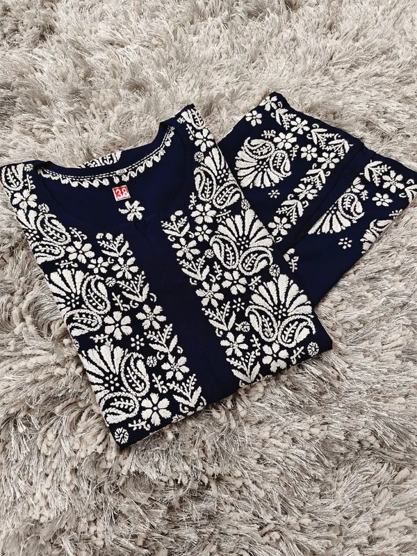 Falaq_Hand_Work_Fine_Chikankari_Straight_Kurti_For_Women