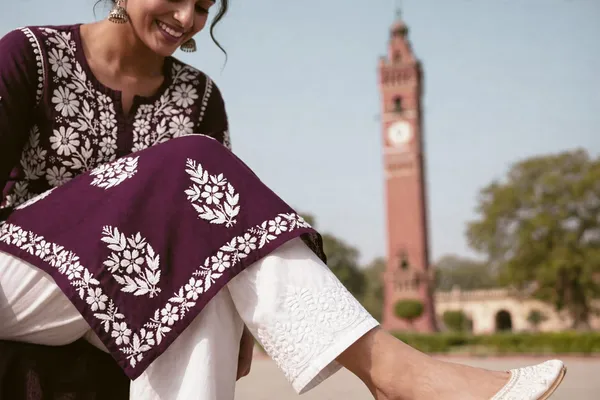 Falaq_Hand_Work_Fine_Chikankari_Straight_Kurti_For_Women