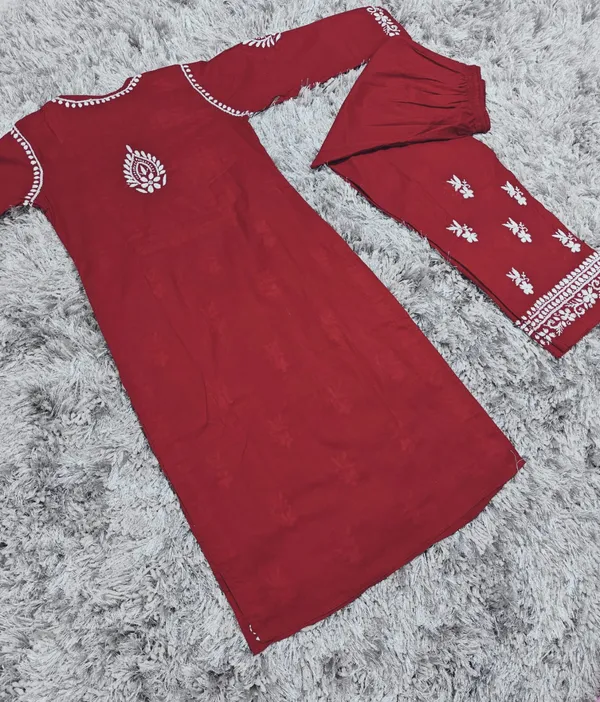 Ishita_Cotton_Hand_Embroidered_Straight_Kurti_Pant_Set_For_Women
