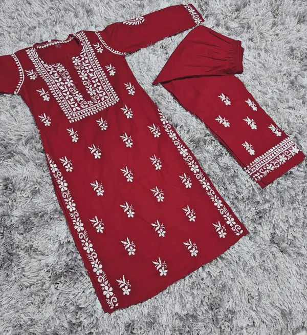 Ishita_Cotton_Hand_Embroidered_Straight_Kurti_Pant_Set_For_Women