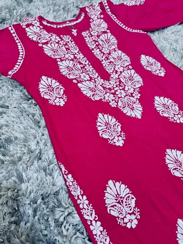 Kashvi_Hand_Work_Fine_Chikankari_Straight_Kurti_For_Women