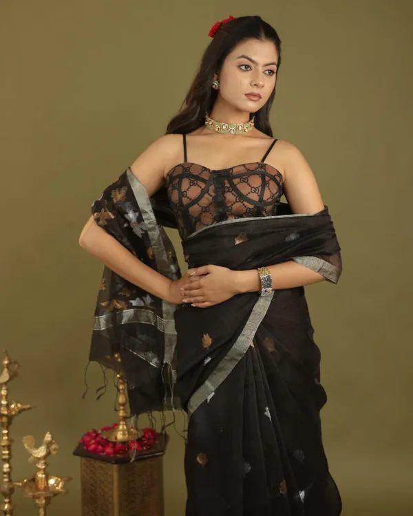 Black_Pure_Silk_Pure_Linen_Hand_Woven_Saree_For_Women